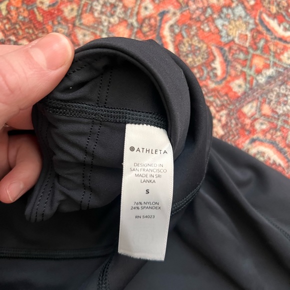 Athleta Ultimate Shortie bikers. Worn once, excellent condition size small - Picture 4 of 5